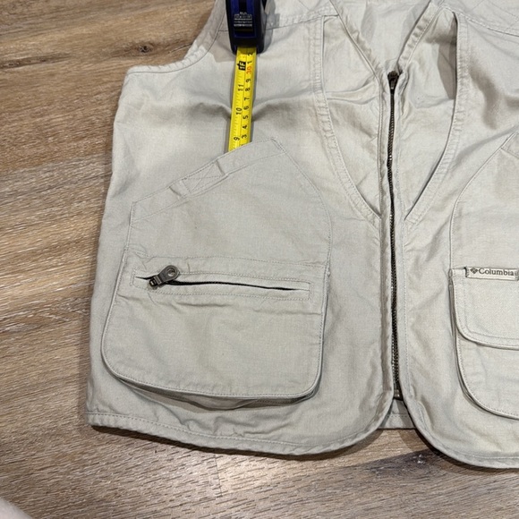 Columbia Khaki Utility Vest - Picture 14 of 14